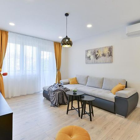 Zara Lumina Apartment ภายนอก รูปภาพ