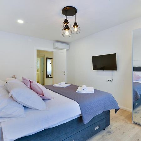 Zara Lumina Apartment ภายนอก รูปภาพ