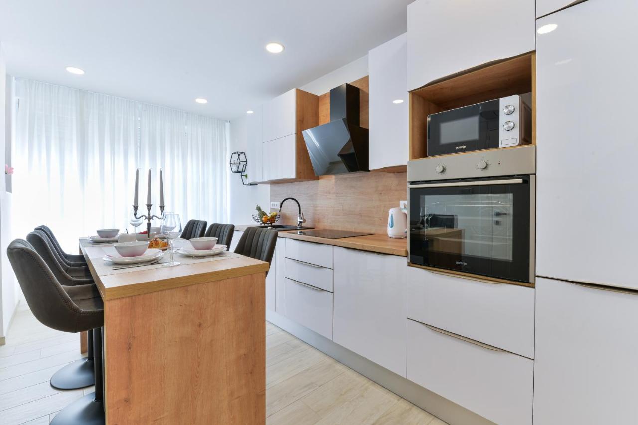 Zara Lumina Apartment ภายนอก รูปภาพ