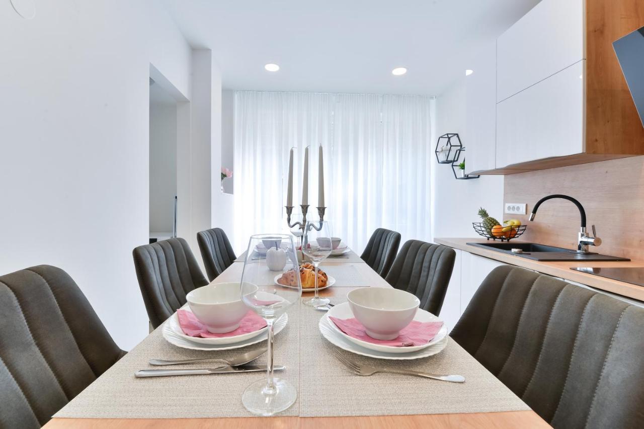 Zara Lumina Apartment ภายนอก รูปภาพ